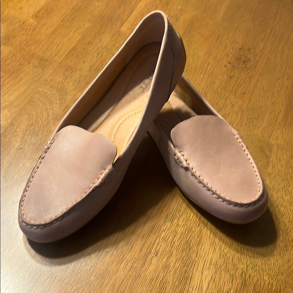 Born Tan Flats Sleek Loafers
